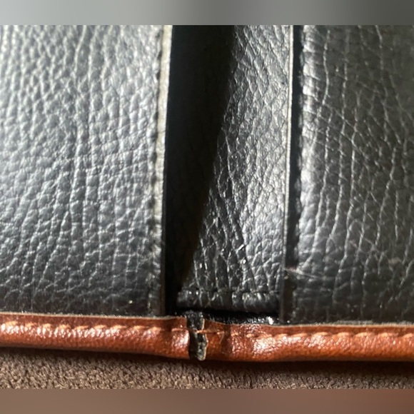 Liz Claiborne Black and Brown wallet - Picture 6 of 9